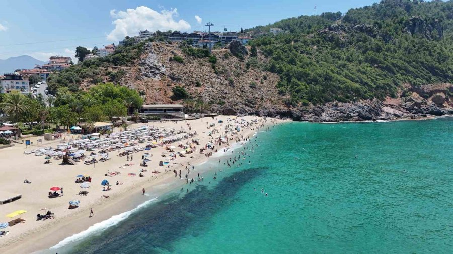 Alanya’da Termometreler 31 Dereceyi Gösterdi, Sahiller Doldu