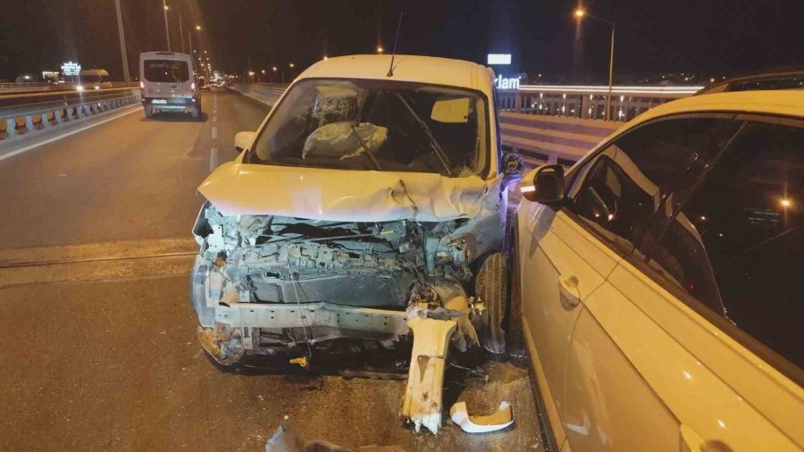 Alkollü Sürücünün Kullandığı Araç Önündeki Araca Arkadan Çarptı: 3 Yaralı