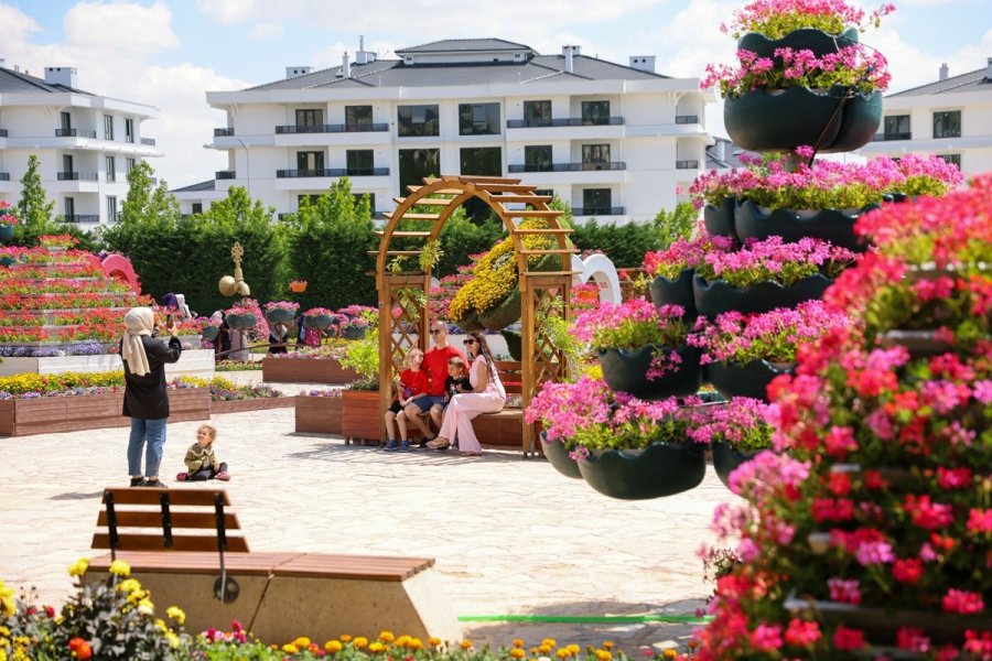 Selçuklu Çiçek Bahçesi Kapılarını Ziyaretçilerine Açtı