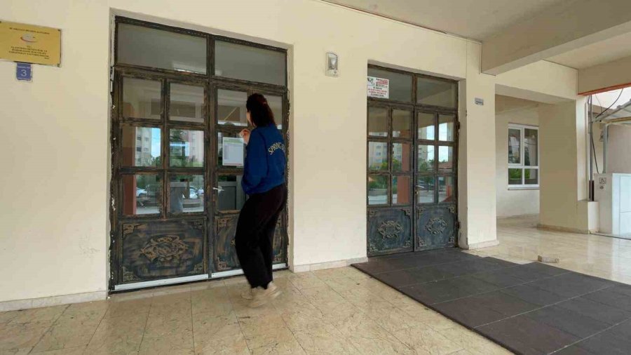 Karaman’da Ayt Heyecanı: 3’üncü Üniversite İçin Yarışan Da Vardı, Kapıdan Dönen De