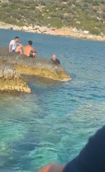 Zıpkınla Balık Avlarken Kayalıklara Sıkışarak Hayatını Kaybetti