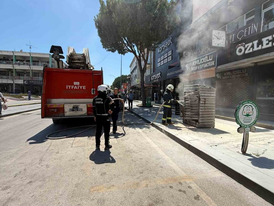 Antalya’da Elektrik Trafosunda Çıkan Yangın Kokuttu