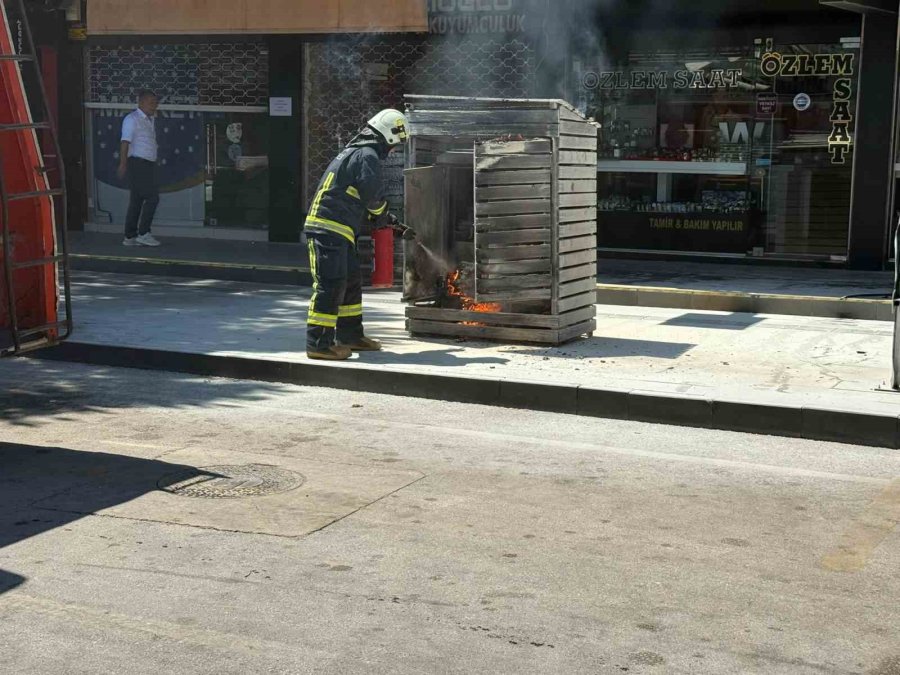 Antalya’da Elektrik Trafosunda Çıkan Yangın Kokuttu