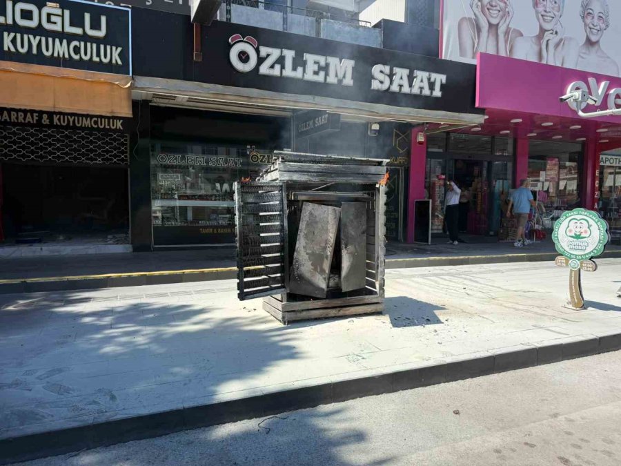 Antalya’da Elektrik Trafosunda Çıkan Yangın Kokuttu