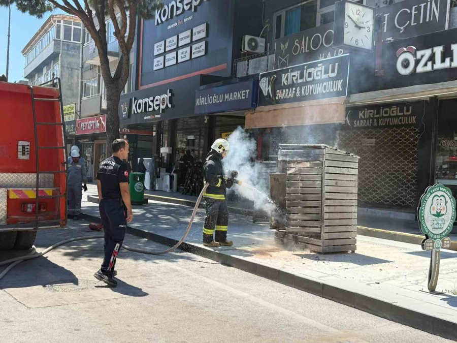 Antalya’da Elektrik Trafosunda Çıkan Yangın Kokuttu