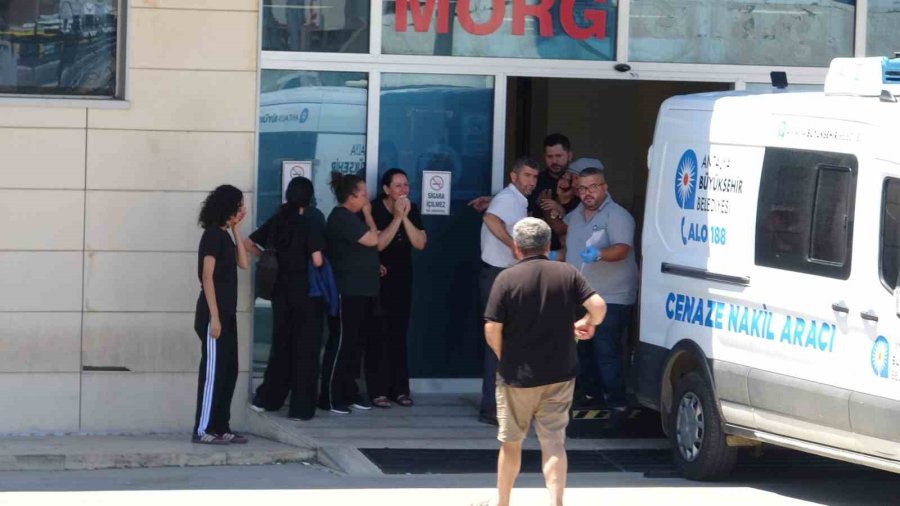 Zıpkınla Balık Avlarken Kayalıklara Sıkışarak Hayatını Kaybetti