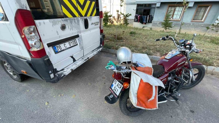 Karaman’da Minibüse Çarpan Motosikletin Sürücüsü Yaralandı