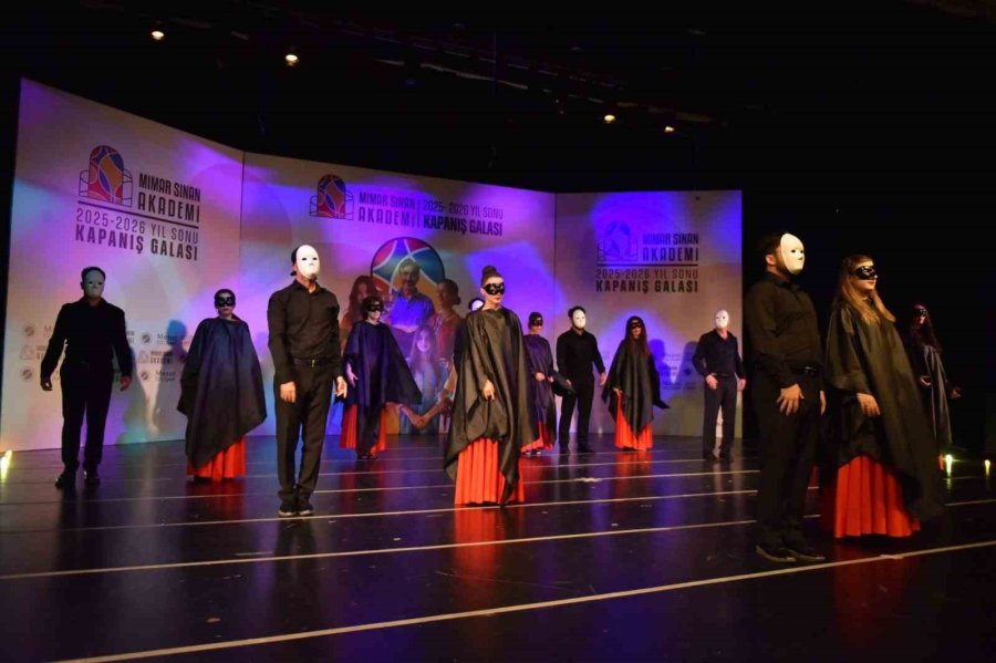 Mimar Sinan Akademi’den Yıl Sonuna Özel Sanat Performansı