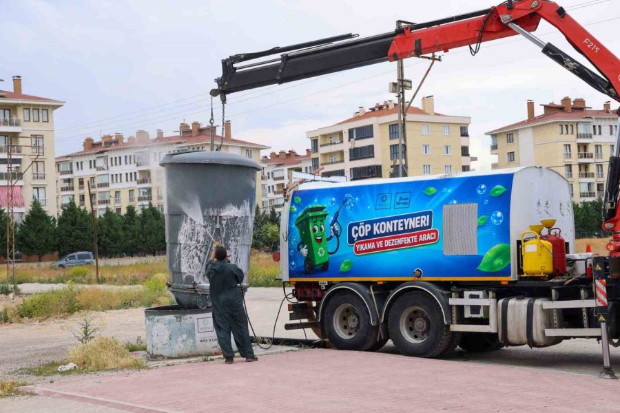 Meram’da Konteyner Temizlikleri Hız Kazandı