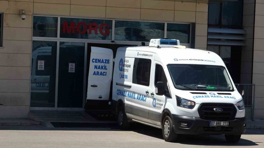 Zıpkınla Balık Avlarken Kayalıklara Sıkışarak Hayatını Kaybetti