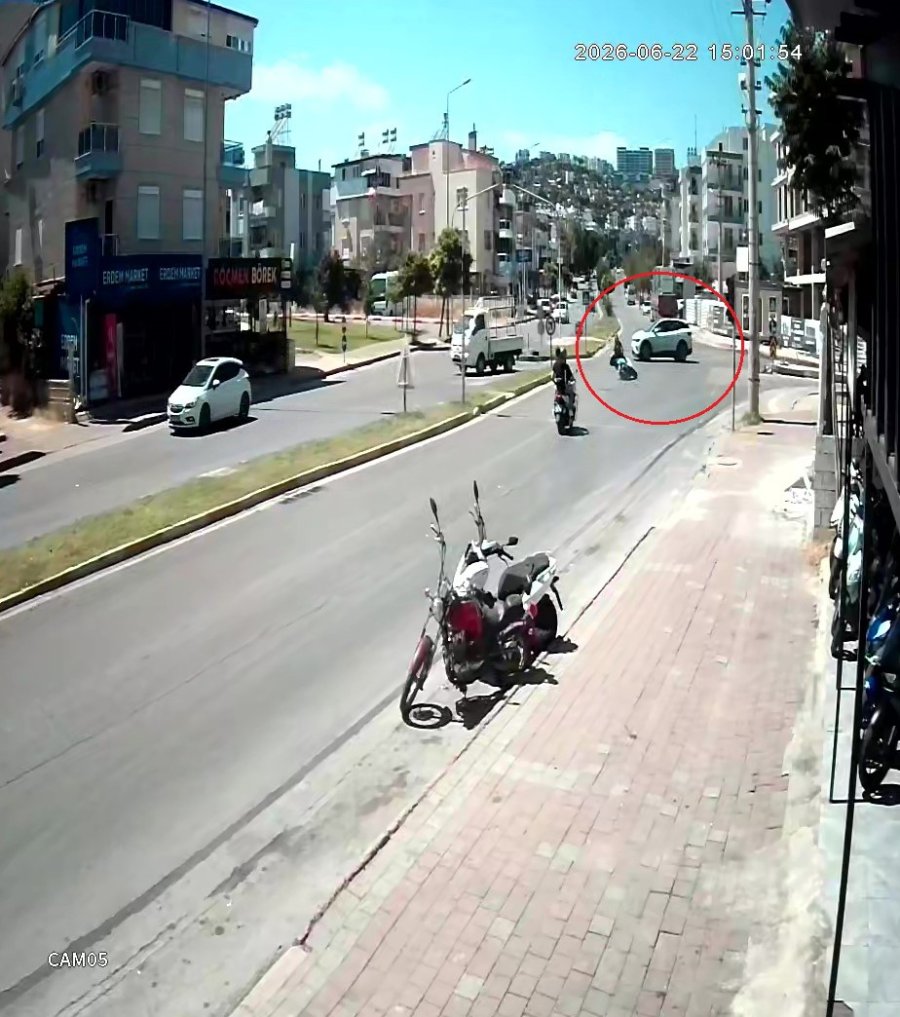 Çocuklarını Okuldan Almak İçin Yola Çıkan Anne, Motosikletiyle Karıştığı Kazada Hayatını Kaybetti