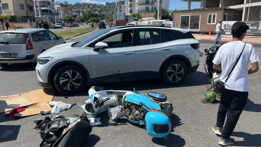 Çocuklarını Okuldan Almak İçin Yola Çıkan Anne, Motosikletiyle Karıştığı Kazada Hayatını Kaybetti