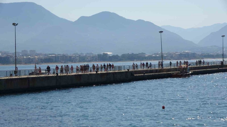 Lüks Kruvaziyer Bin 749 Turist İle Alanya İskelesine Demir Attı