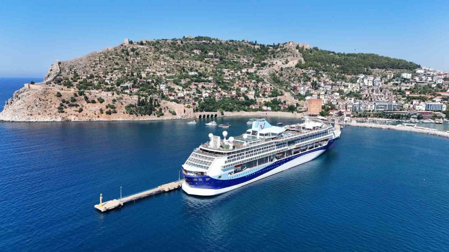 Lüks Kruvaziyer Bin 749 Turist İle Alanya İskelesine Demir Attı