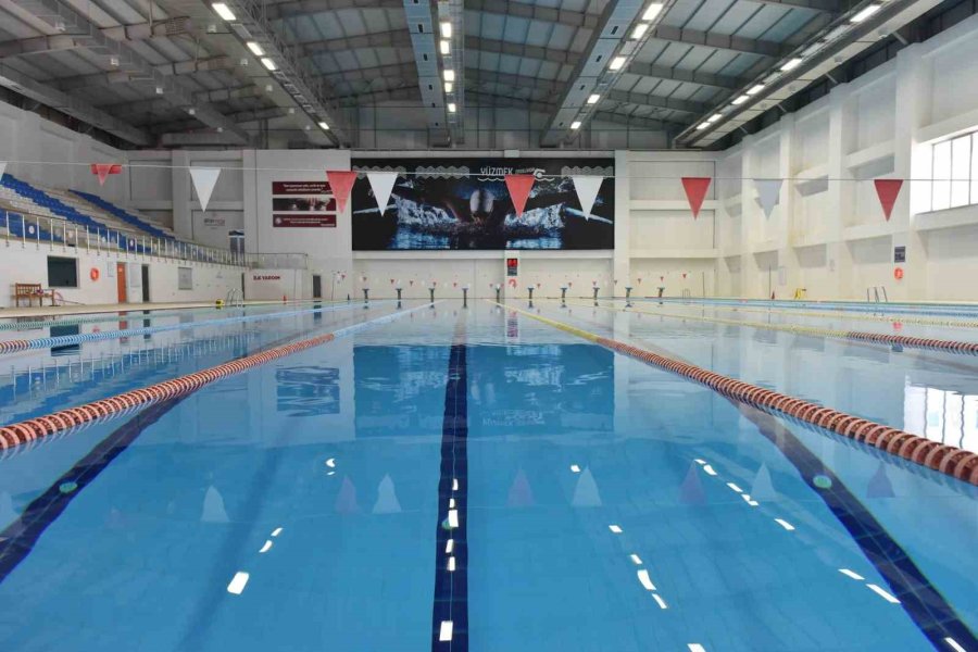 Kepez’in Olimpik Yüzme Havuzunda Hijyen Ve Sağlık Önceliği