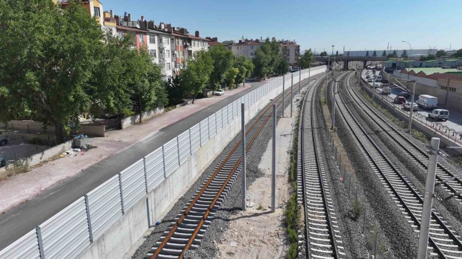 Başkan Altay, Banliyö Hattında Tren Kaynaklı Gürültüye Karşı Ses Bariyeri Yaptıklarını Açıkladı