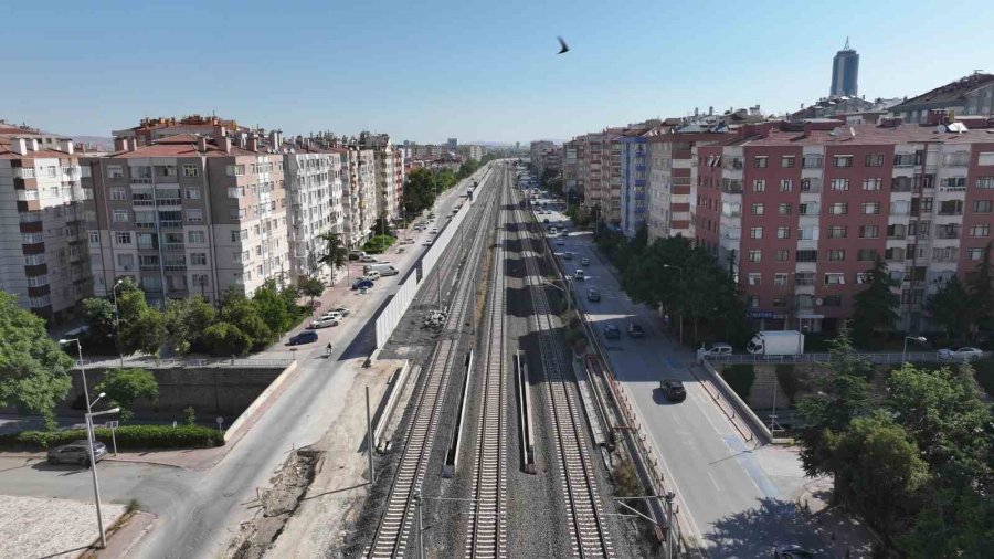 Başkan Altay, Banliyö Hattında Tren Kaynaklı Gürültüye Karşı Ses Bariyeri Yaptıklarını Açıkladı