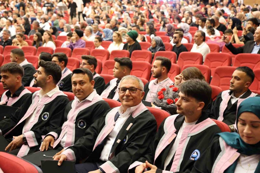 55 Yaşında Üniversite Hayaline Kavuştu, 59 Yaşında Mezun Oldu