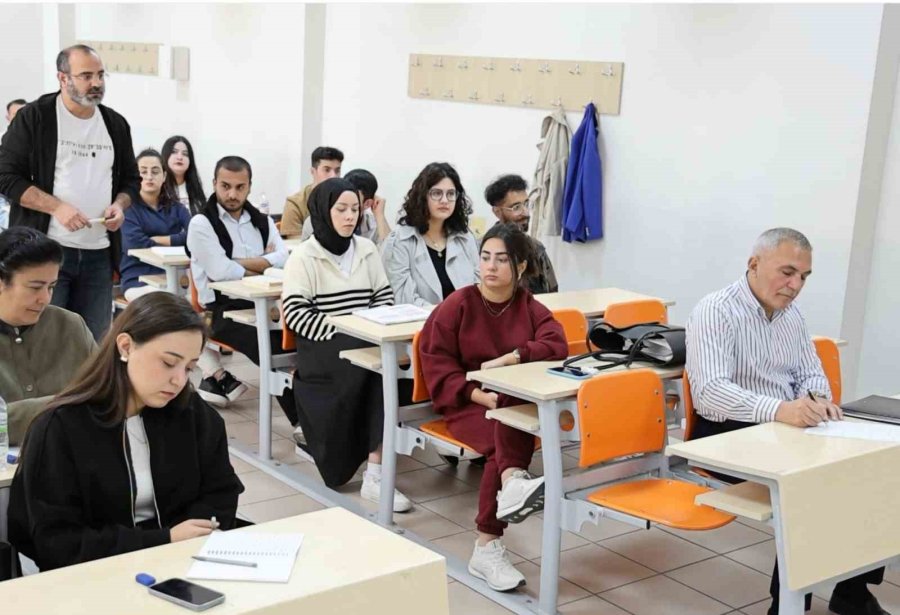 55 Yaşında Üniversite Hayaline Kavuştu, 59 Yaşında Mezun Oldu