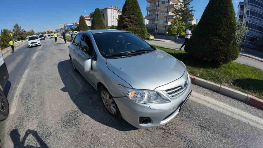 Karaman’da Otomobille Elektrikli Bisiklet Çarpıştı: 1 Yaralı
