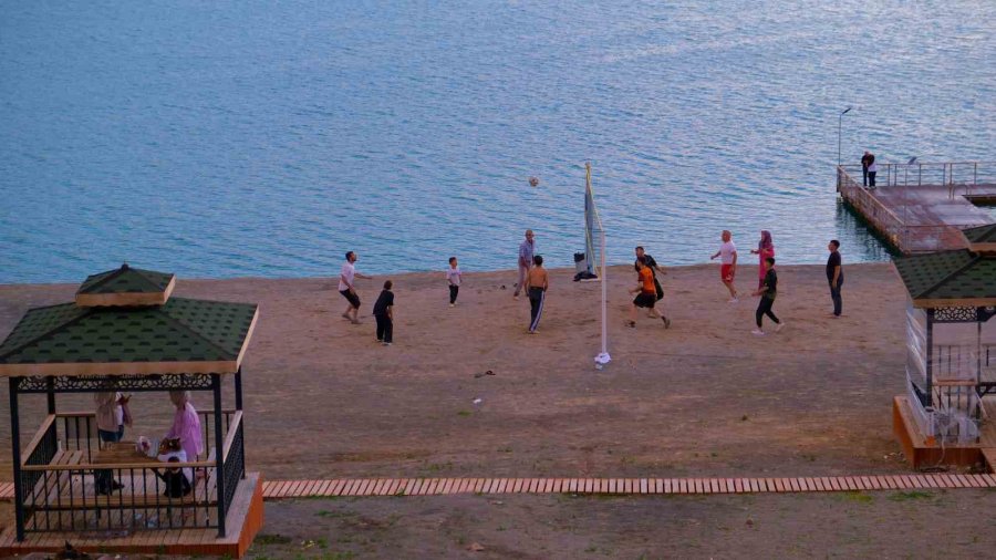 Konya’nın Doğal Plajlarından Acıgöl İlgi Çekiyor