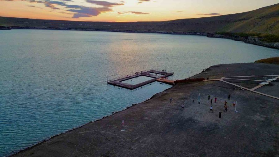 Konya’nın Doğal Plajlarından Acıgöl İlgi Çekiyor