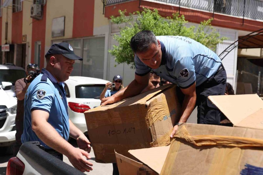 Antalya’da Zabıta 4 Bin 322 Sahte Parfüme El Koydu