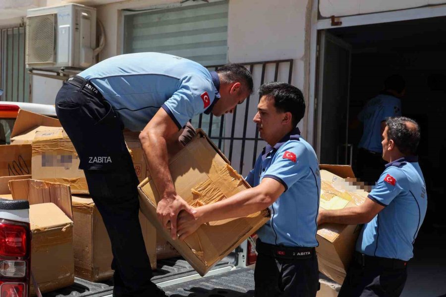 Antalya’da Zabıta 4 Bin 322 Sahte Parfüme El Koydu