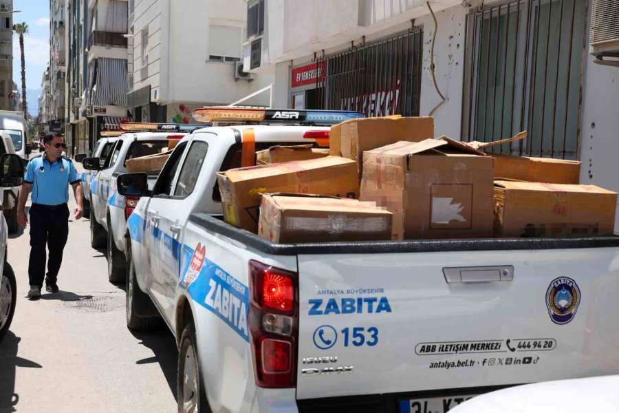Antalya’da Zabıta 4 Bin 322 Sahte Parfüme El Koydu