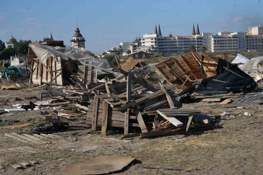 Denize Sıfır 5 Yıldızlı Çardakların Yerini Halk Plajları Alıyor