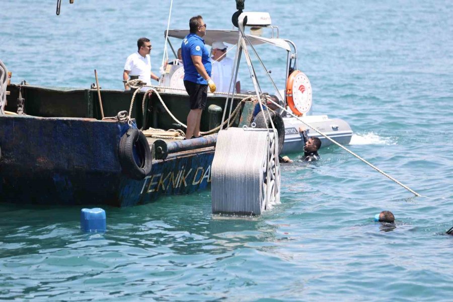 Antalya’da 3d Yazıcıyla Üretilen Yapay Resifler Denizle Buluştu