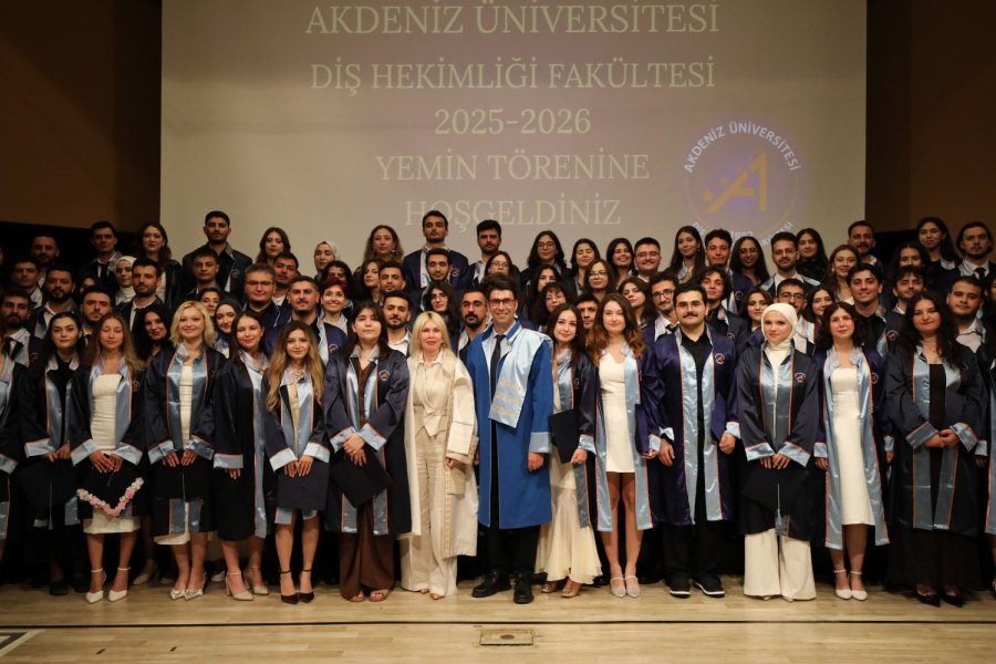 Akdeniz Üniversitesi’nde Diş Hekimleri Mezun Oldu