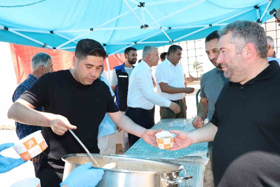 Aksu Belediyesi’nden Aşure İkramı