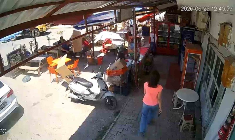 Serik’te Hortum Paniği: Tente Müşterilerin Üzerine Çöktü, Facia Saniyelerle Atlatıldı