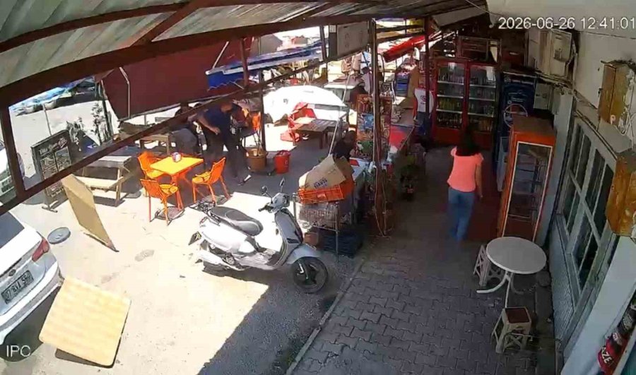 Serik’te Hortum Paniği: Tente Müşterilerin Üzerine Çöktü, Facia Saniyelerle Atlatıldı