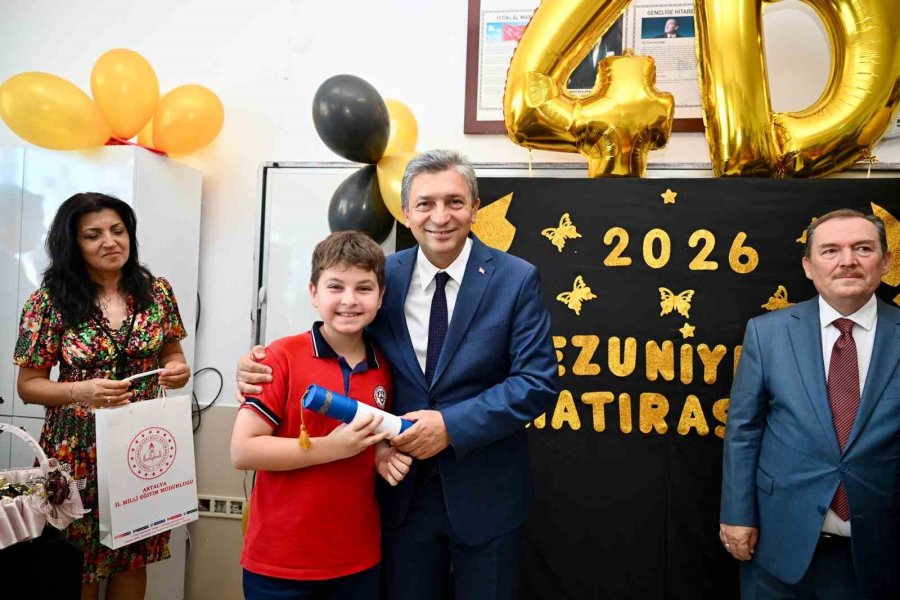 Antalya’da 484 Bin 576 Öğrenci Karne Heyecanı Yaşadı