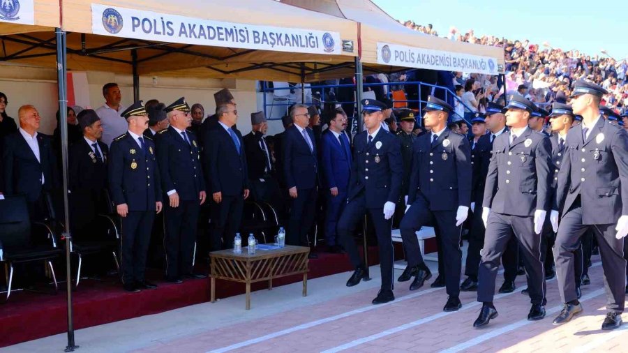 Karaman Pomem’de 409 Polis Adayı Mezun Oldu