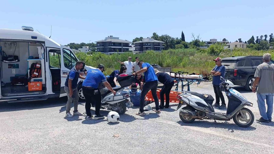 Kaza Yapan Mesai Arkadaşlarını Güneşten Korumaya Çalıştılar