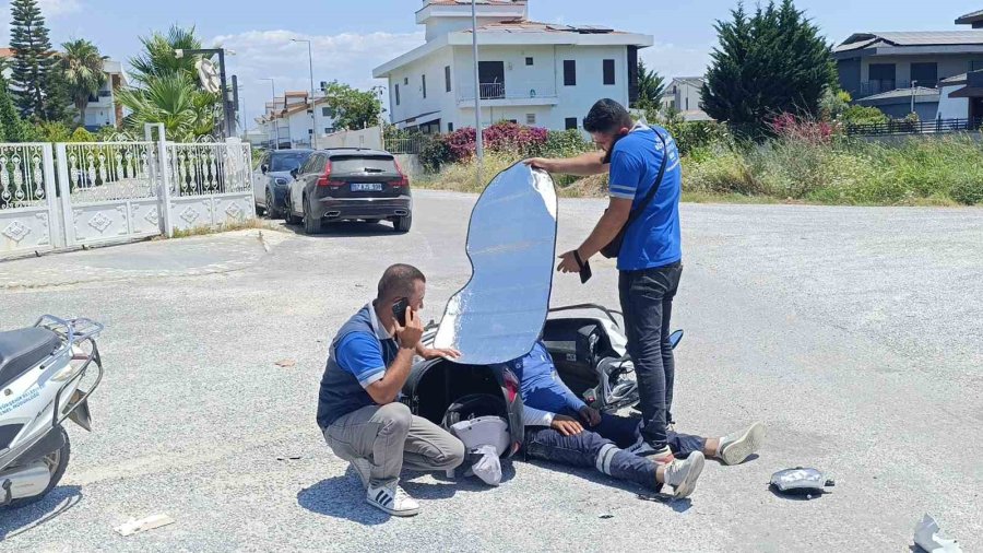Kaza Yapan Mesai Arkadaşlarını Güneşten Korumaya Çalıştılar