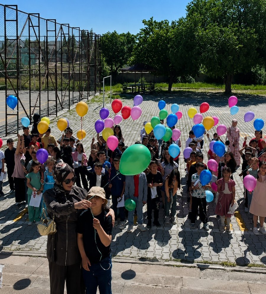 Kanseri Yenen Furkan’a Karne Günü Duygulandıran Sürpriz