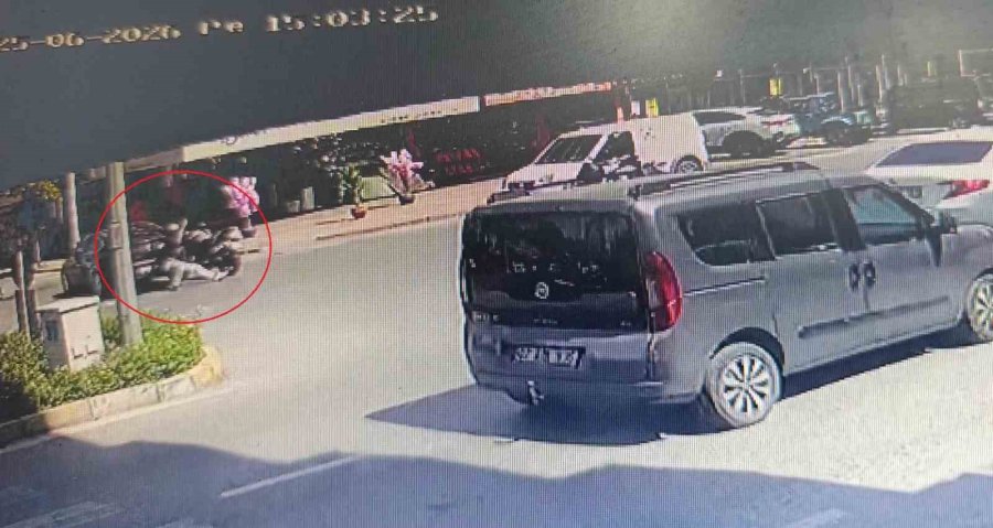 Aynı Kavşakta Bir Saat Arayla İki Ayrı Motosiklet Kazası: 2 Yaralı