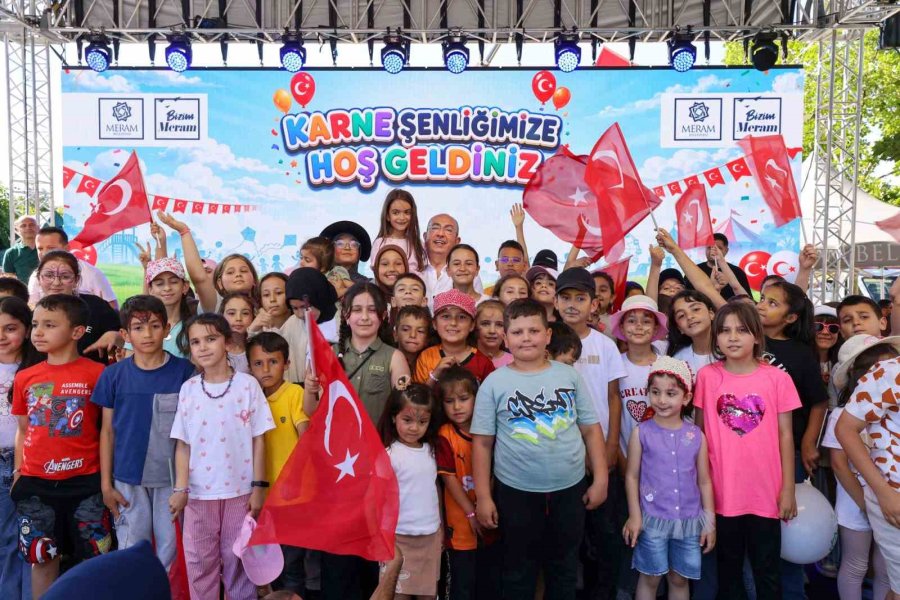 Meram’da Çocuklar Karne Sevincini Doyasıya Yaşadı