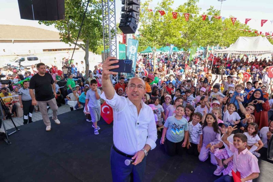 Meram’da Çocuklar Karne Sevincini Doyasıya Yaşadı