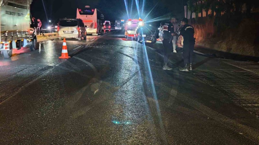 Manavgat’ta 3 Araçlı Zincirleme Kaza: 1 Yaralı