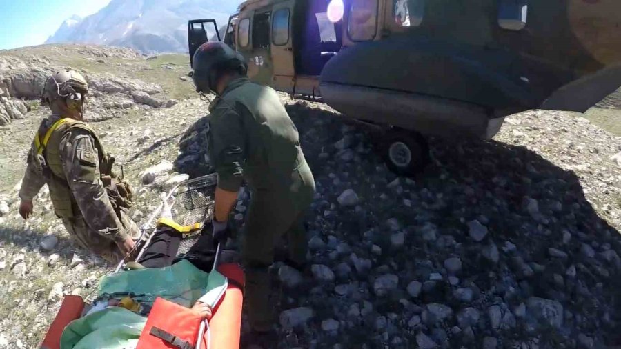 Aladağlar’da Mahsur Kalan Dağcının Kurtarılma Anları Kamerada