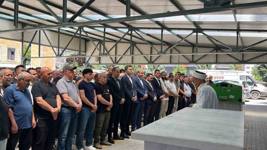 Havai Fişek Fabrikasındaki Patlamada Hayatını Kaybeden İşçi Son Yolculuğuna Uğurlandı
