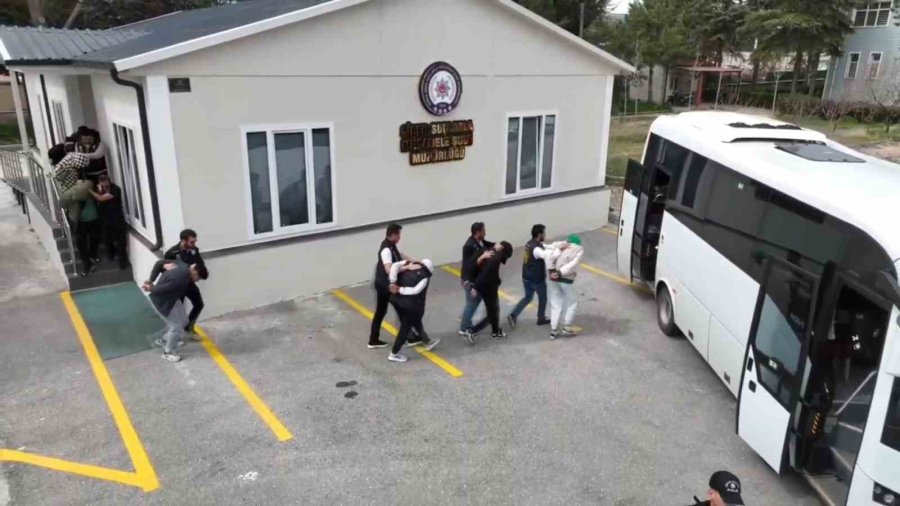 Konya Merkezli Yurt Dışı Bağlantılı 3 İlde Eş Zamanlı Siber Dolandırıcılık Operasyonu: 8 Şüpheli Tutuklandı