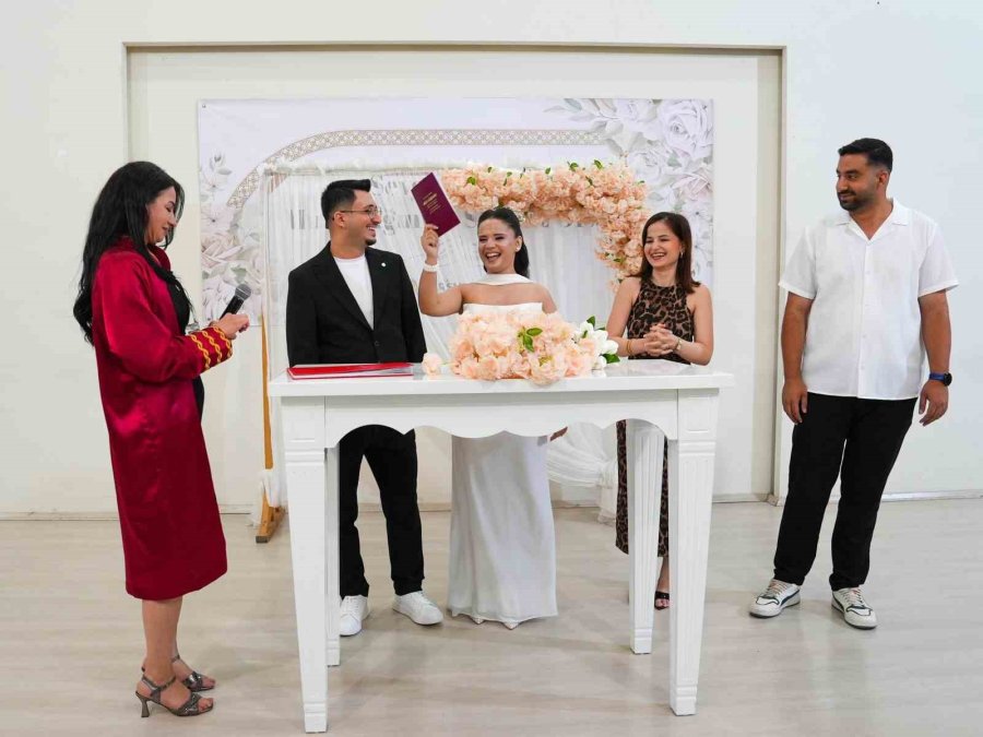 Tarsus’ta 26.06.2026 Yoğunluğu: Nikah Salonunda 20 Çiftin Mutluluğu