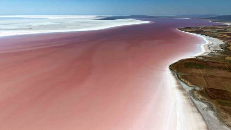 Tuz Gölü Pembe Renge Büründü