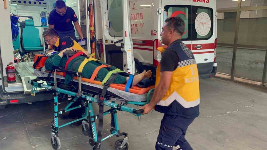 Otomobil Şarampole Takla Attı: 1 Ölü, 1 Yaralı